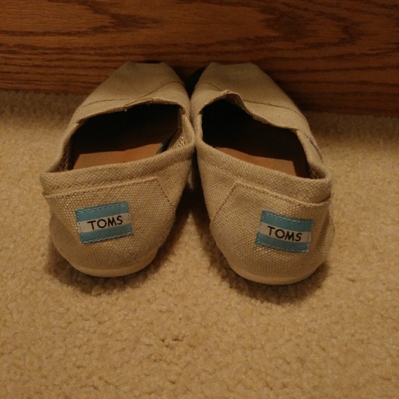 Toms - Picture 3 of 4